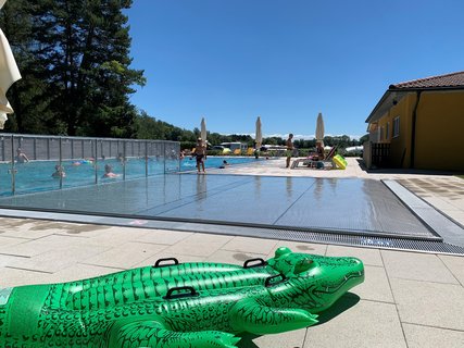 Wasser-Spielzeug am Pool Park Camping Iller