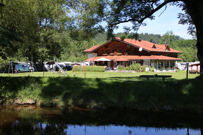Rezeption und Gaststätte und Biergarten Campingplatz Park Camping Iller